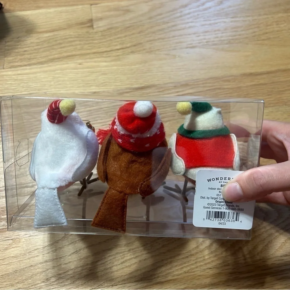 Featherly Friends 2023 Christmas 3 Pack Lights Scarf Elf Bird Figure Wondershop